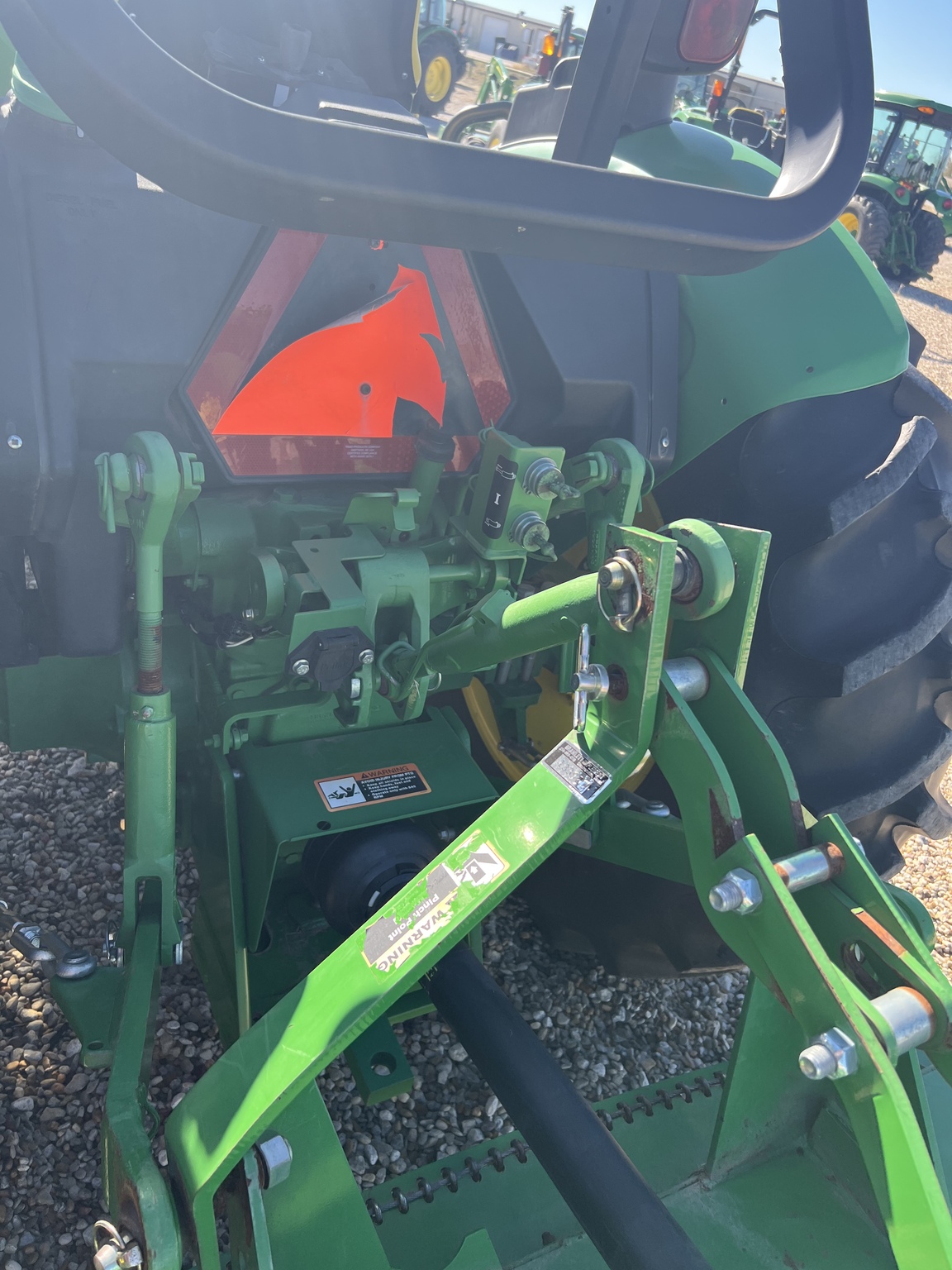 2016 John Deere 5045E Image 6