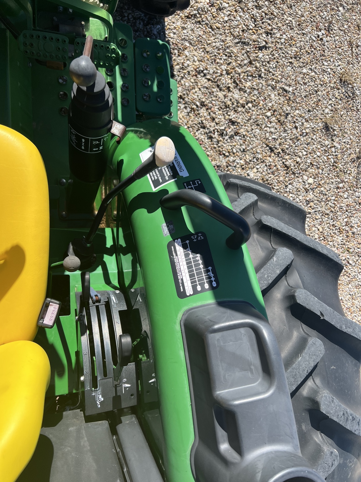 2016 John Deere 5045E Image 5