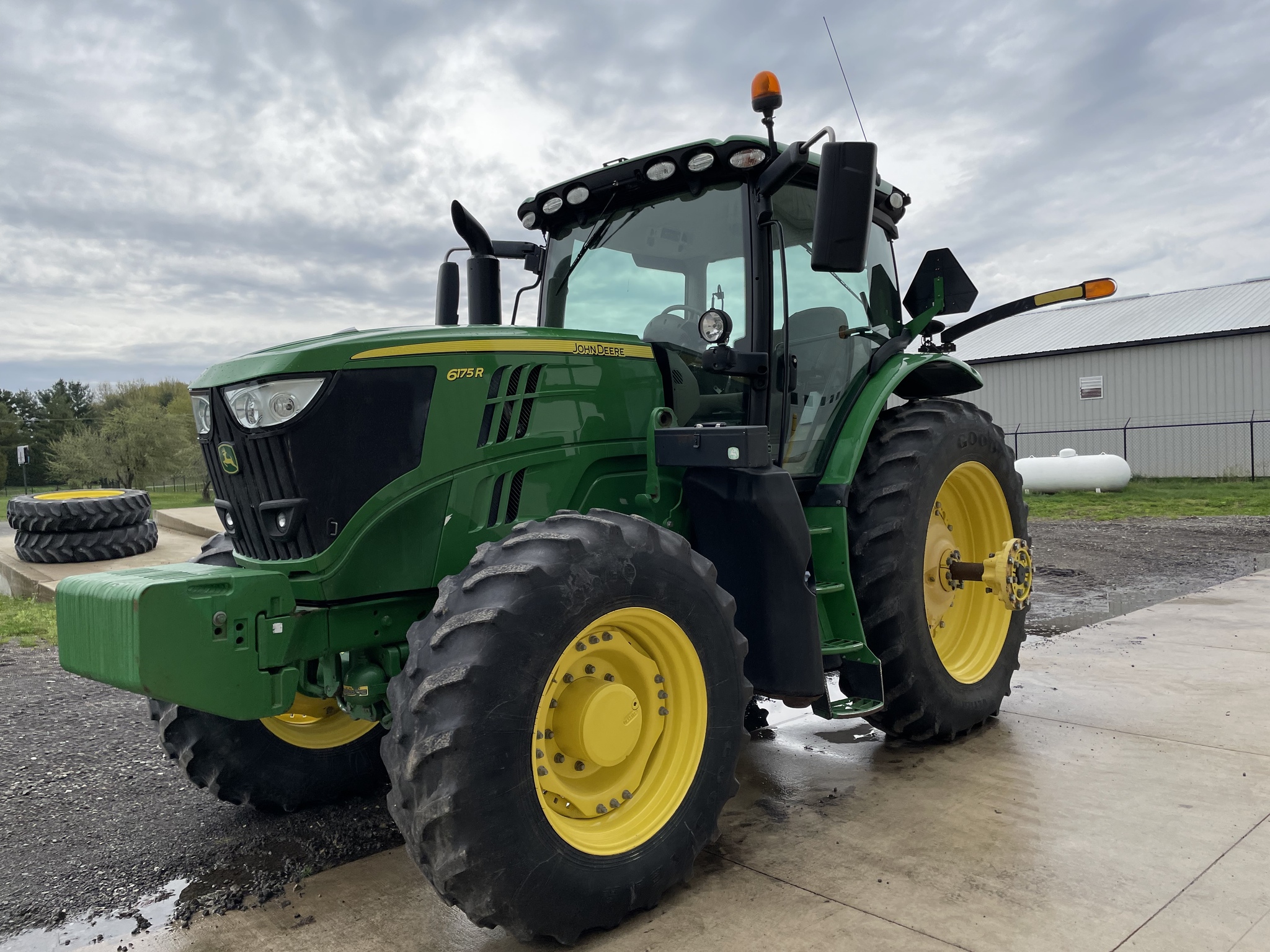 2015 John Deere 6175R Image 2