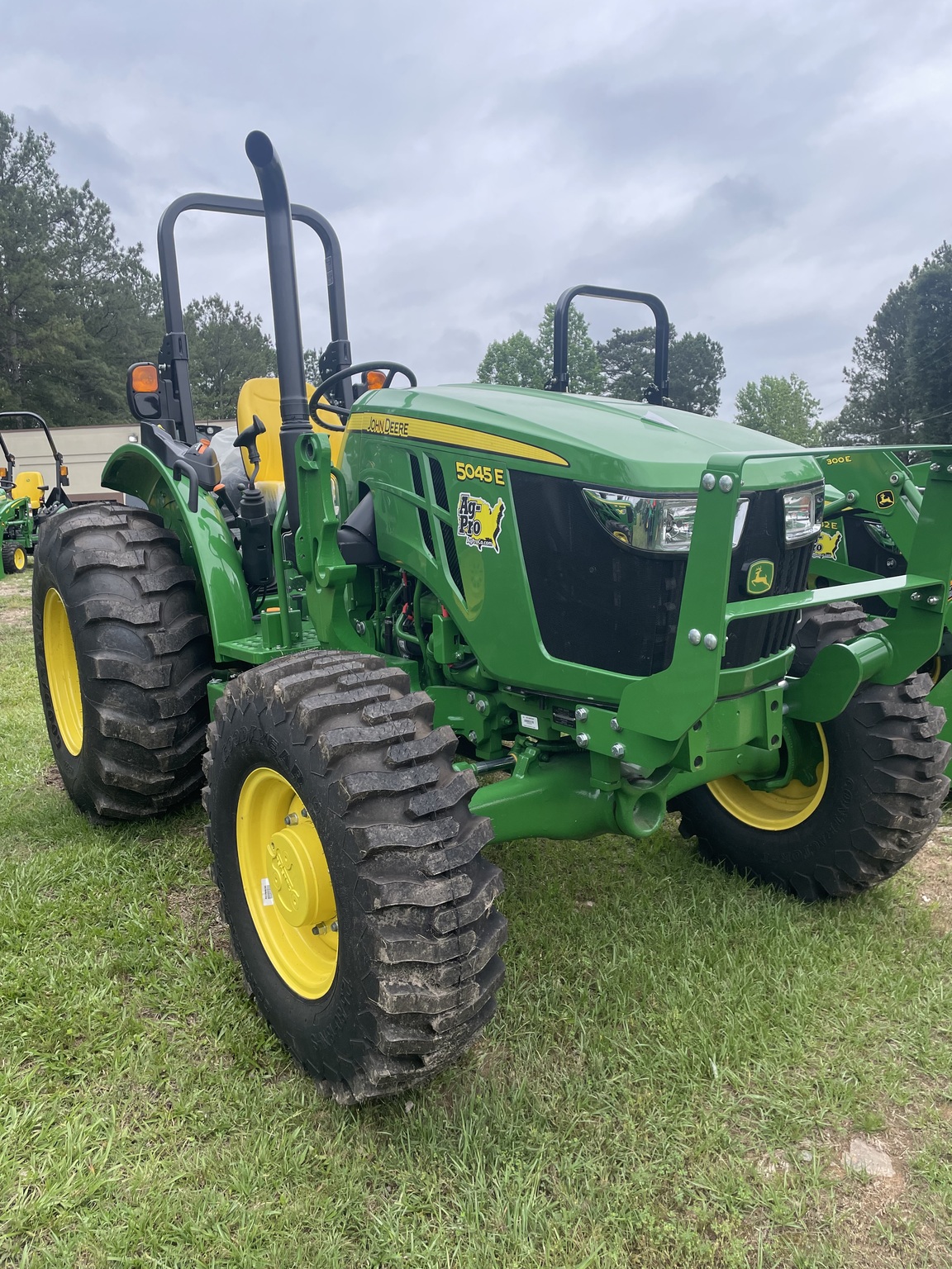 2022 John Deere 5045E Image 1