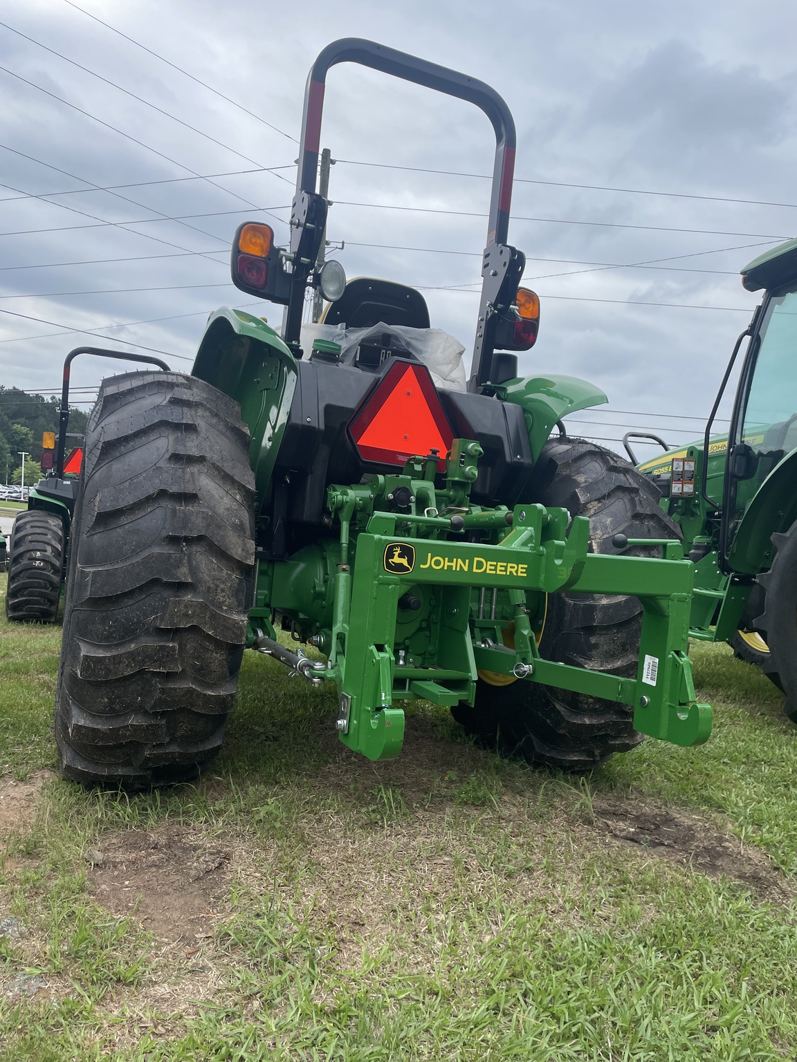 2022 John Deere 5045E Image 11