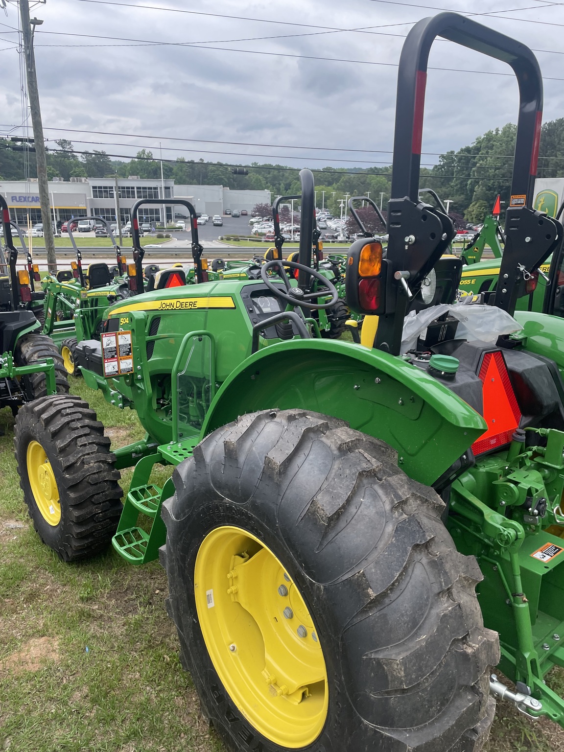 2022 John Deere 5045E Image 8
