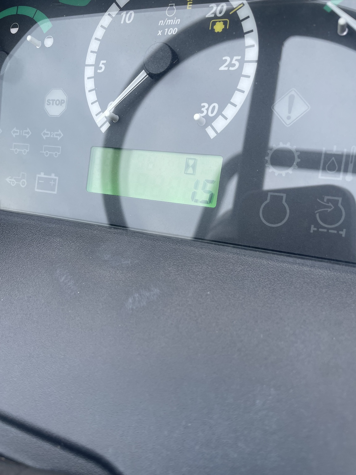 2022 John Deere 5045E Image 6