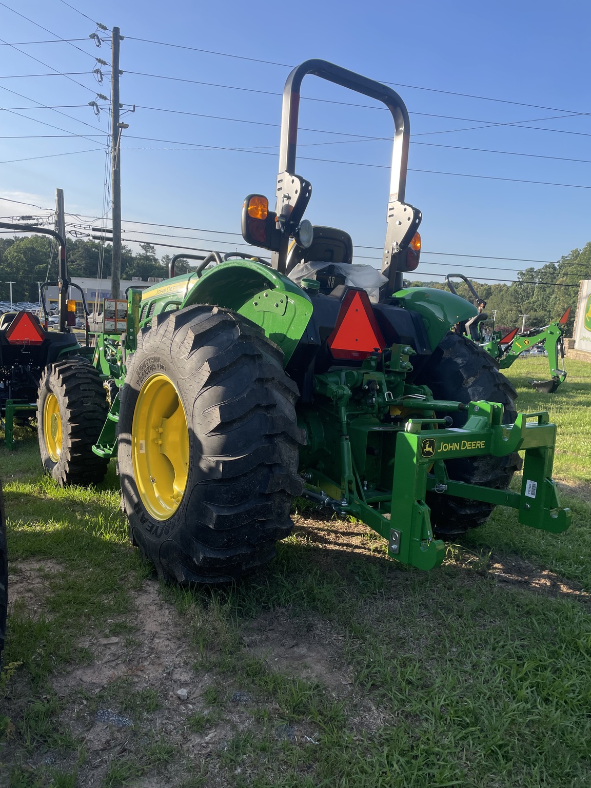 2022 John Deere 5045E Image 4