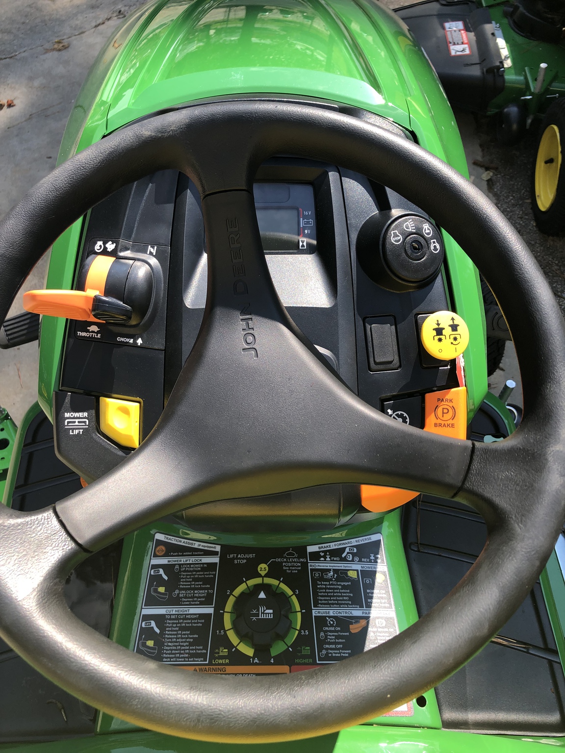 2023 John Deere X570 Image 5