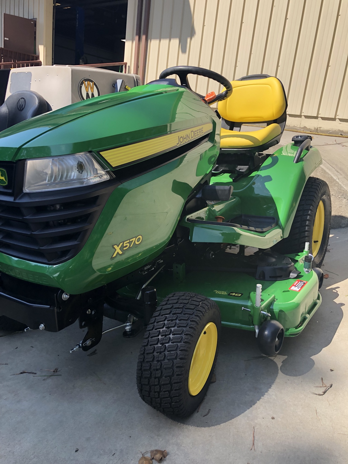 2023 John Deere X570 Image 2