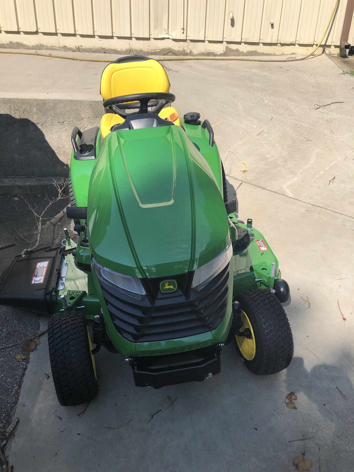 2023 John Deere X570 Image 9