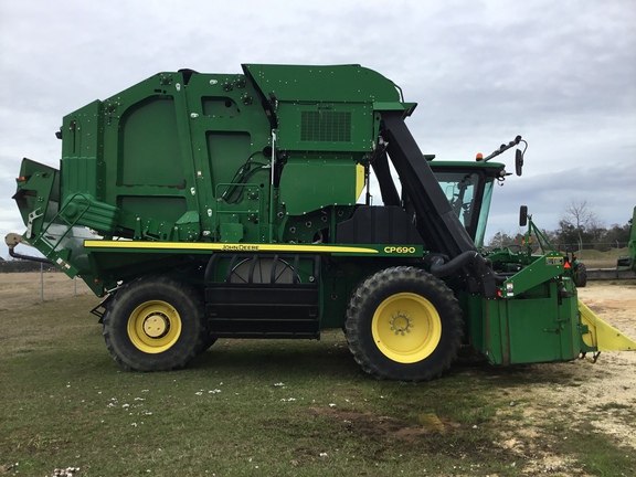 2015 John Deere CP690 Photo 4