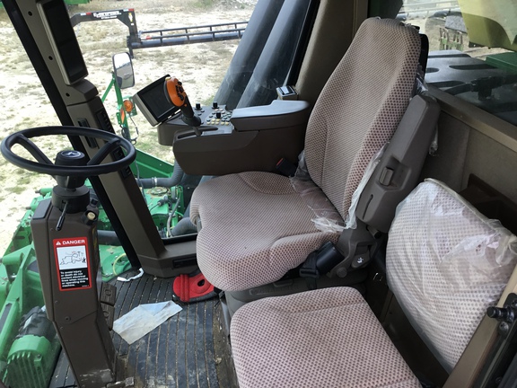 2015 John Deere CP690 Photo 8