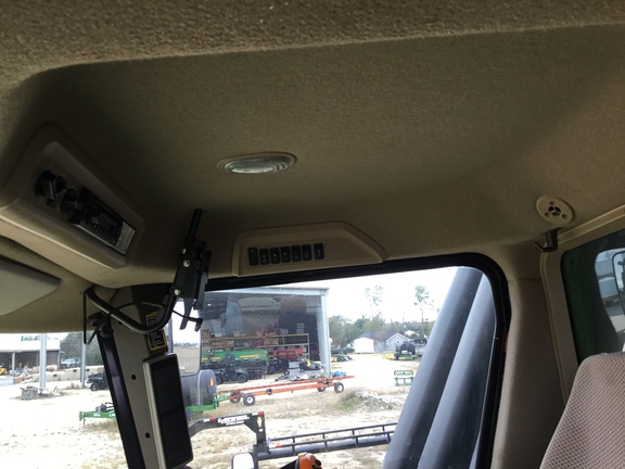 2015 John Deere CP690 Photo 9