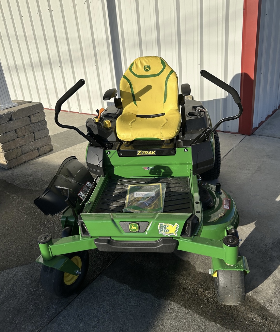 2025 John Deere Z320R Image 3