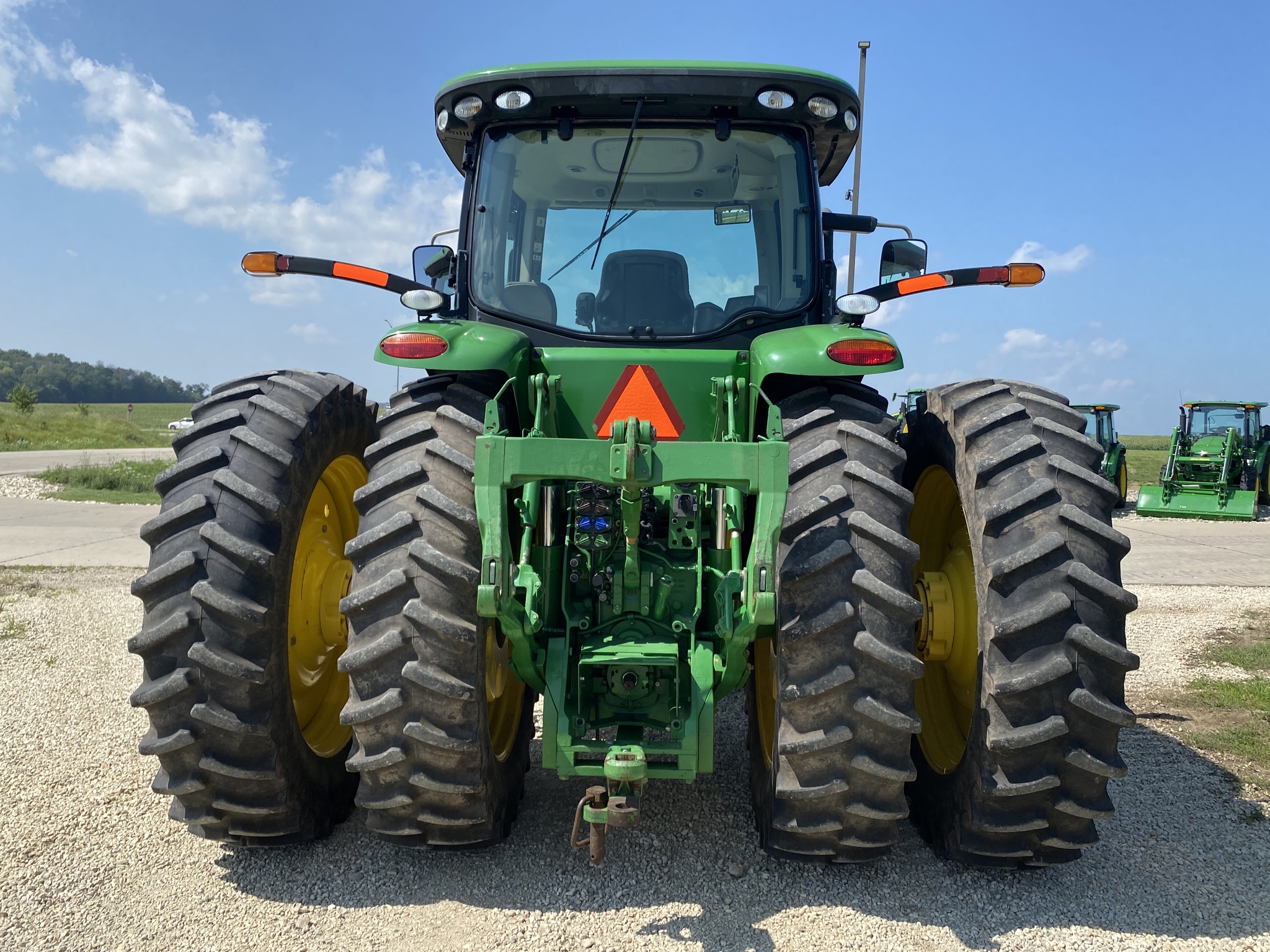 2011 John Deere 8285R Image 4