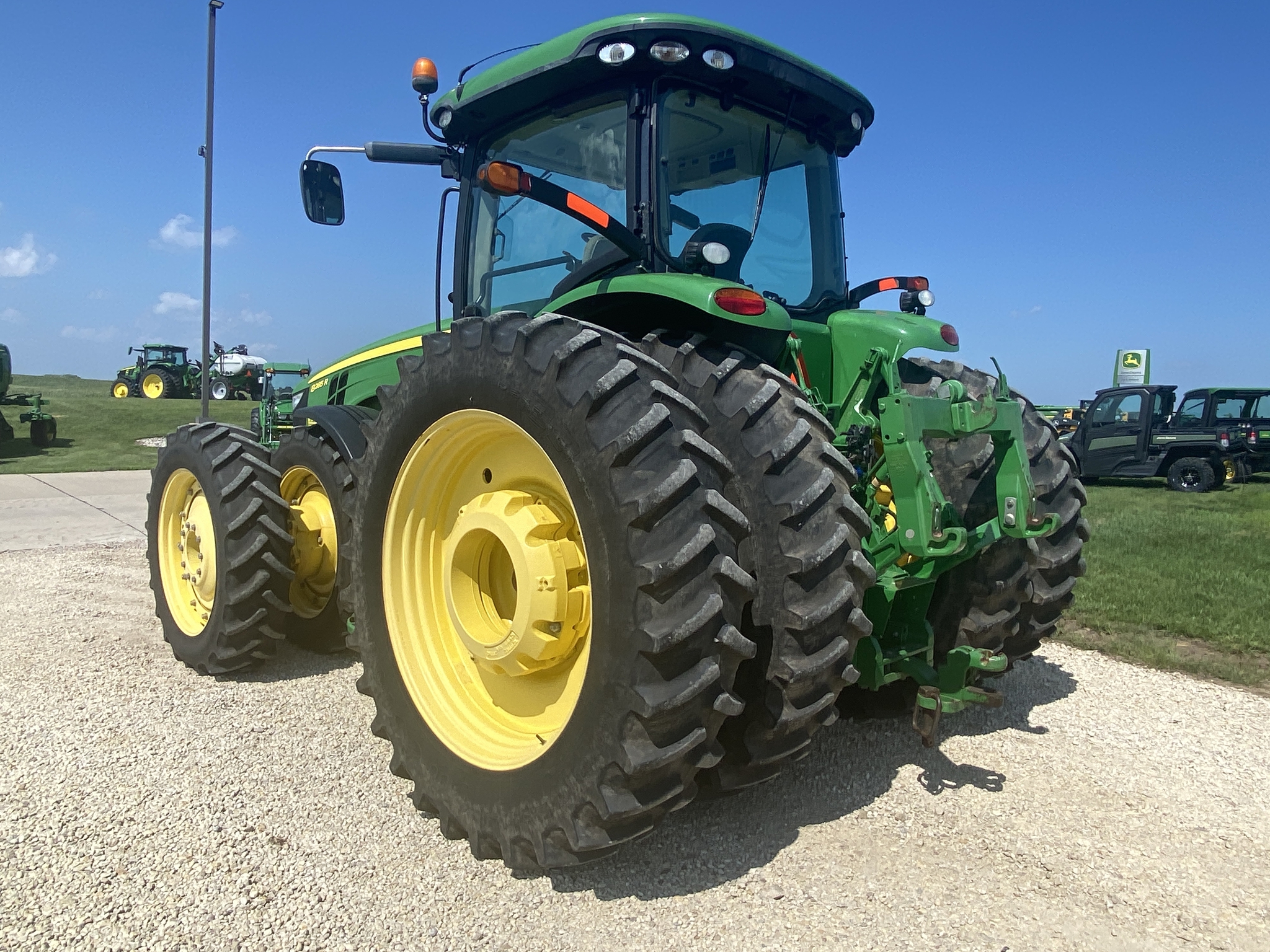 2011 John Deere 8285R Image 3