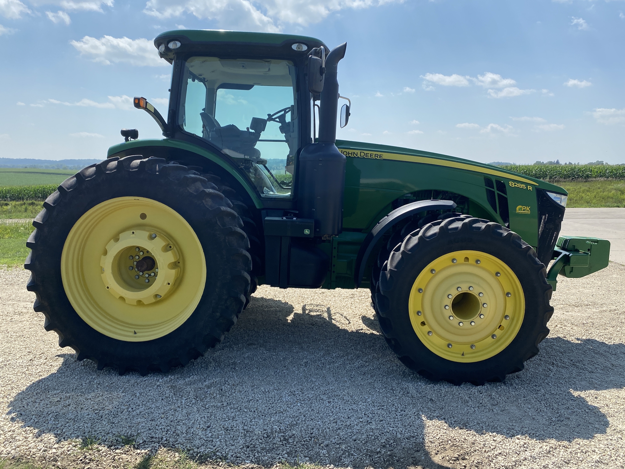 2011 John Deere 8285R Image 6