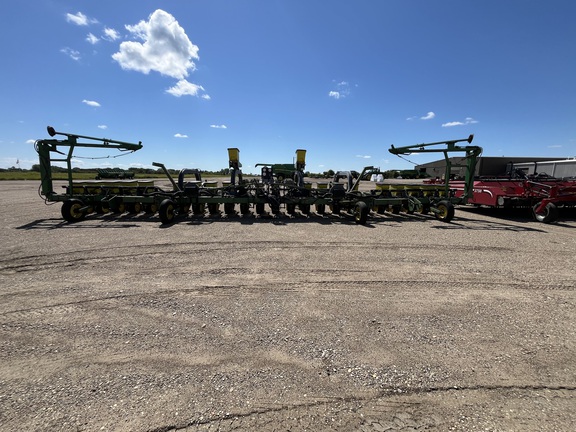  John Deere 24R22 - Photo4