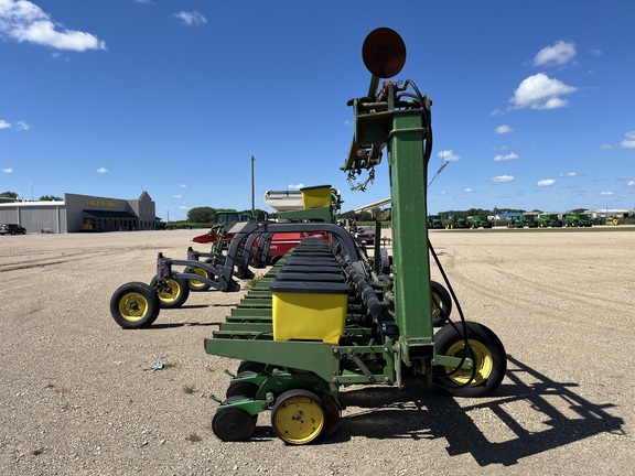  John Deere 24R22 - Photo6