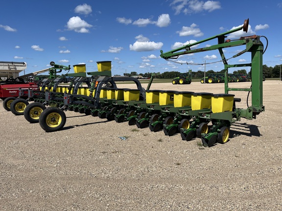  John Deere 24R22 - Photo7