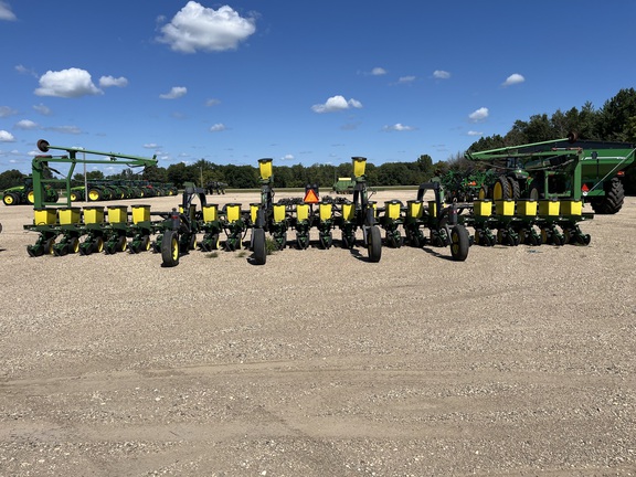  John Deere 24R22 - Photo8