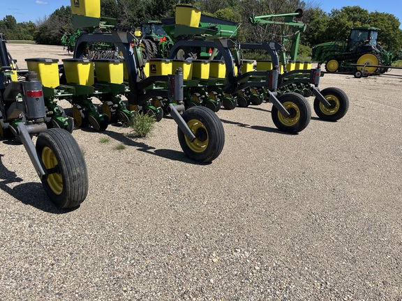  John Deere 24R22 - Photo9