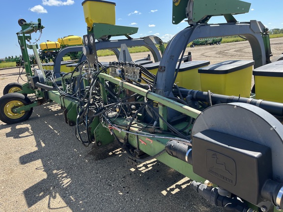  John Deere 24R22 - Photo44