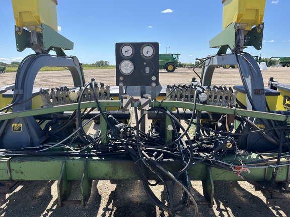  John Deere 24R22 - Photo45