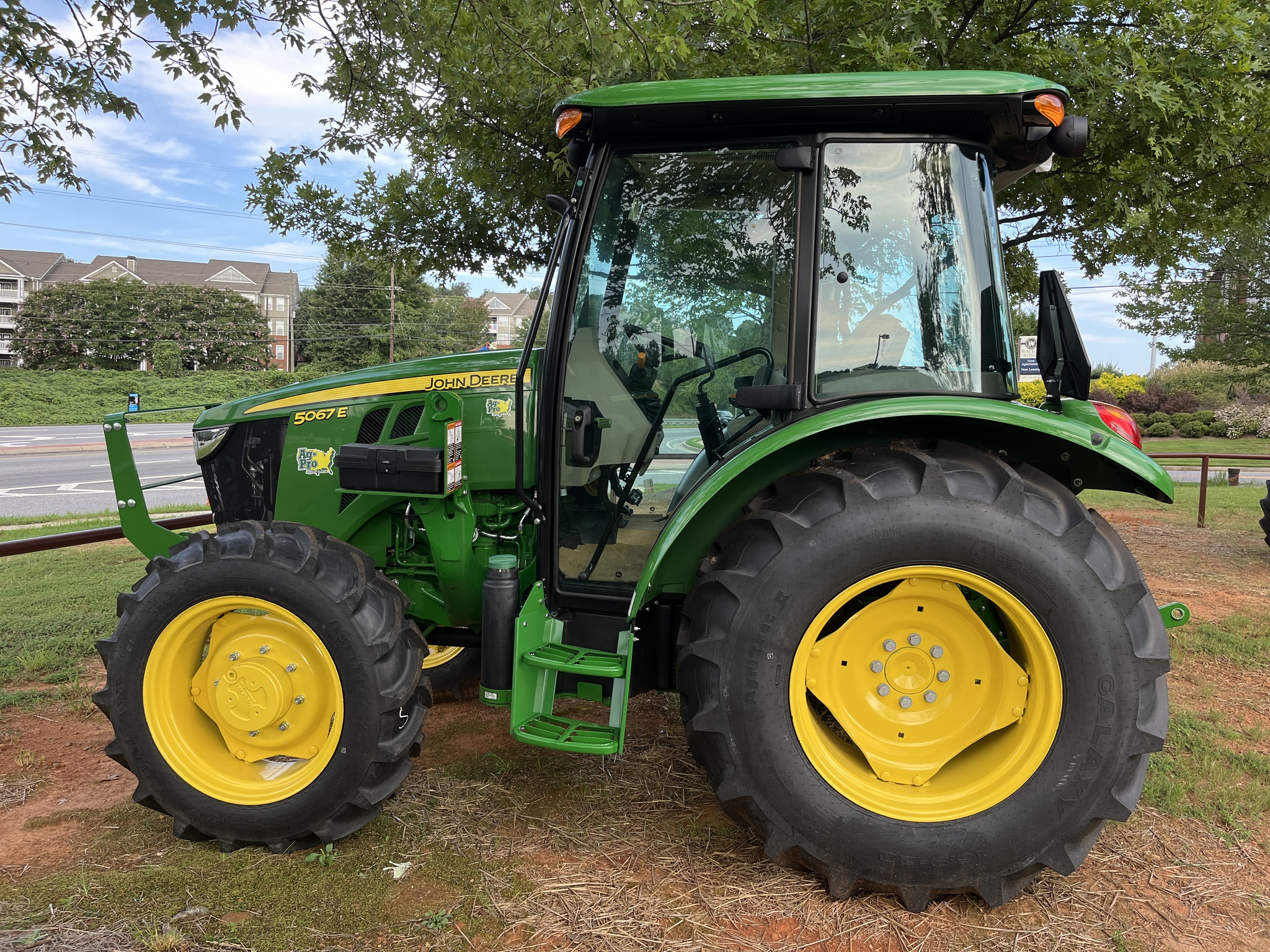 2024 John Deere 5067E Image 1