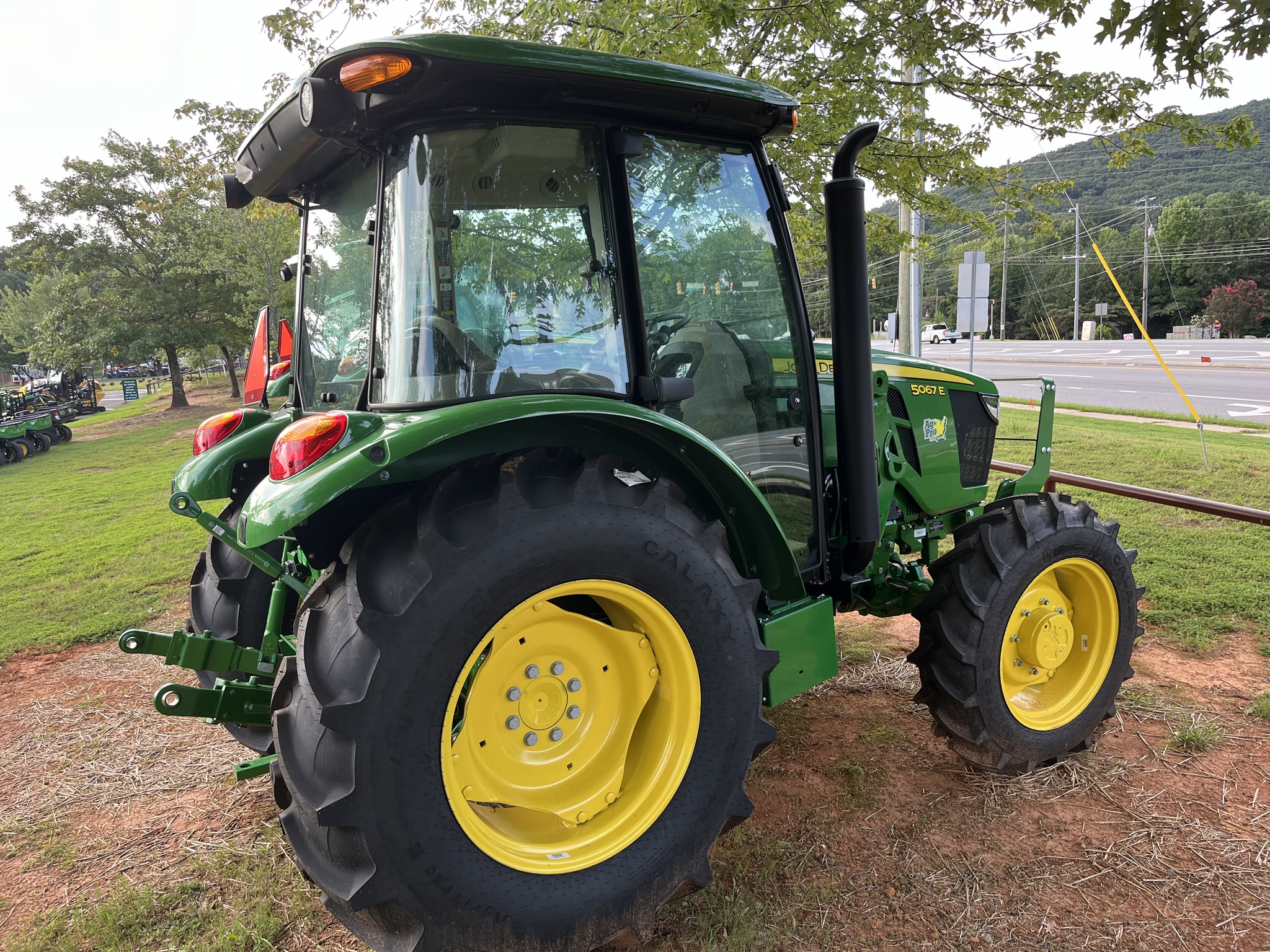 2024 John Deere 5067E Image 4