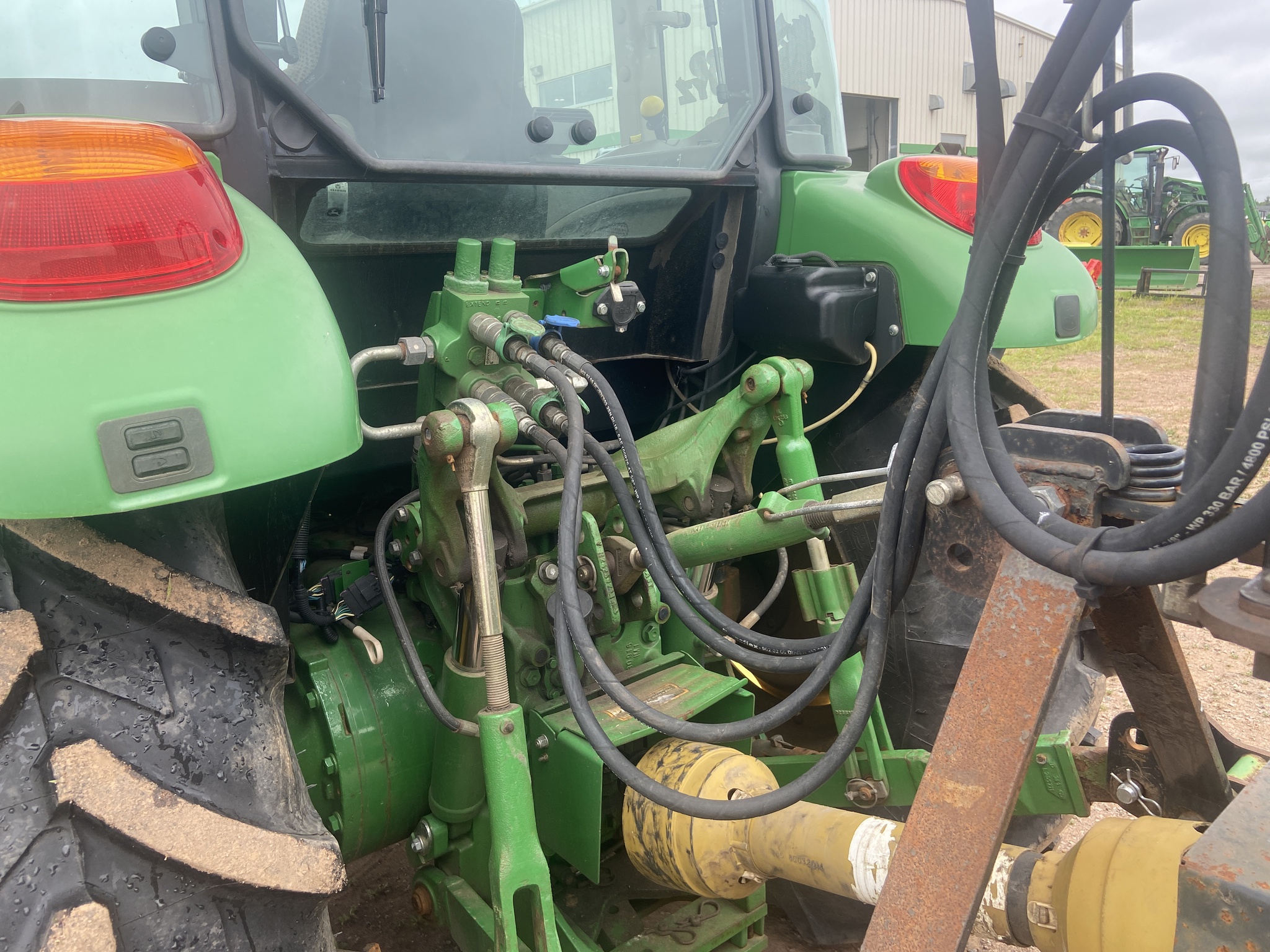 2014 John Deere 5115M Image 3
