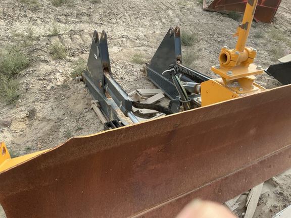 Photo of a 2023 John Deere 115BLADE AND