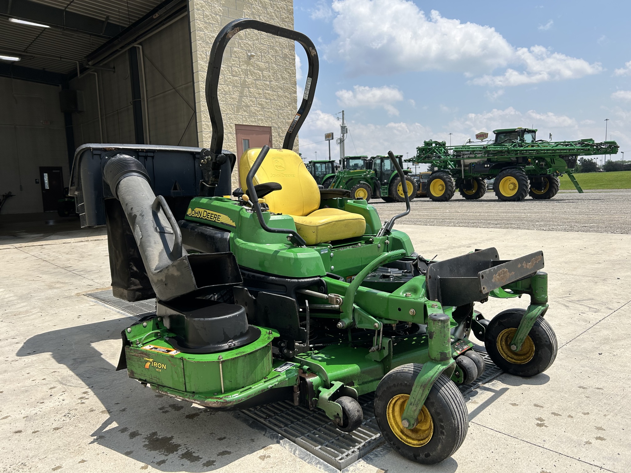 2010 John Deere Z910A Image 1