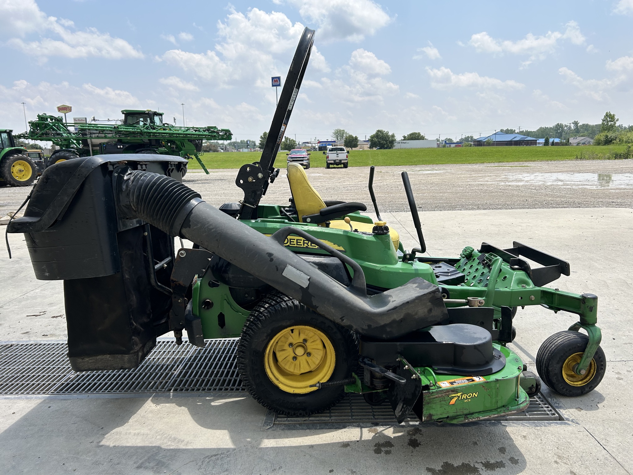 2010 John Deere Z910A Image 8