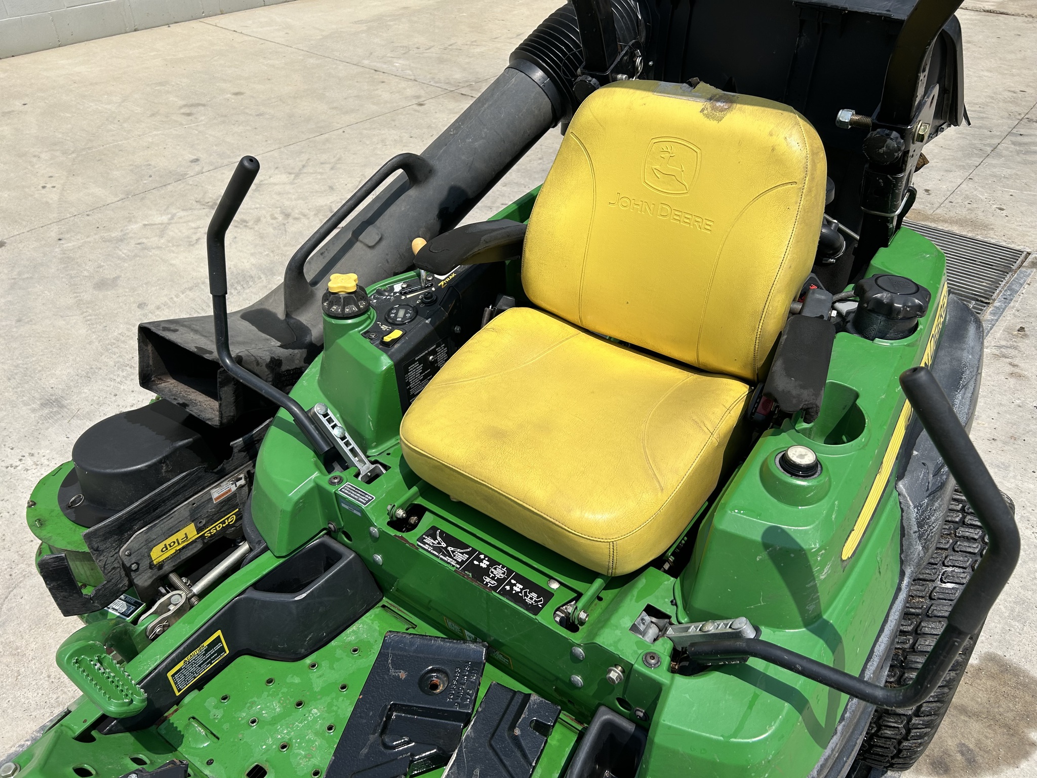 2010 John Deere Z910A Image 11