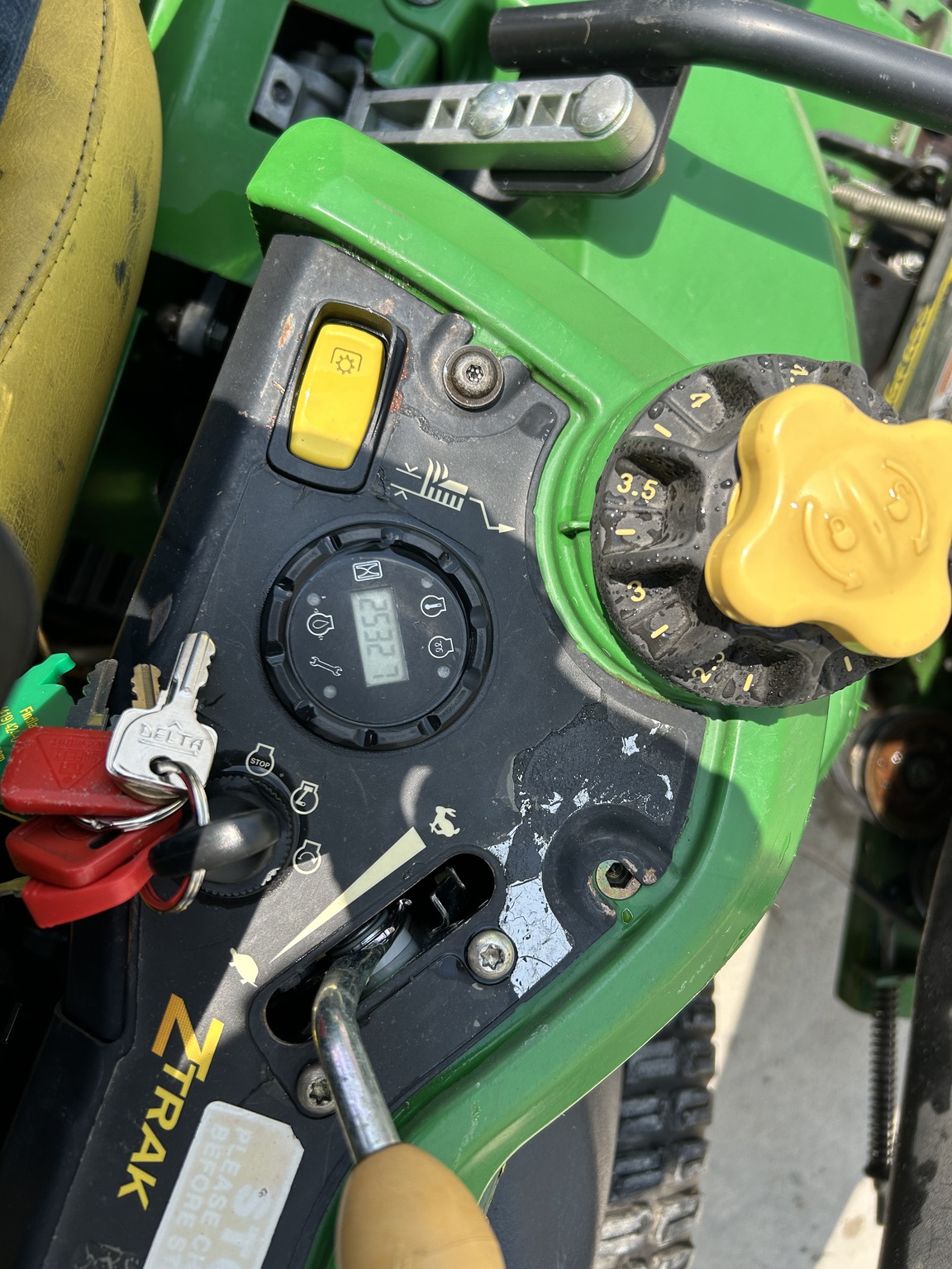 2010 John Deere Z910A Image 12