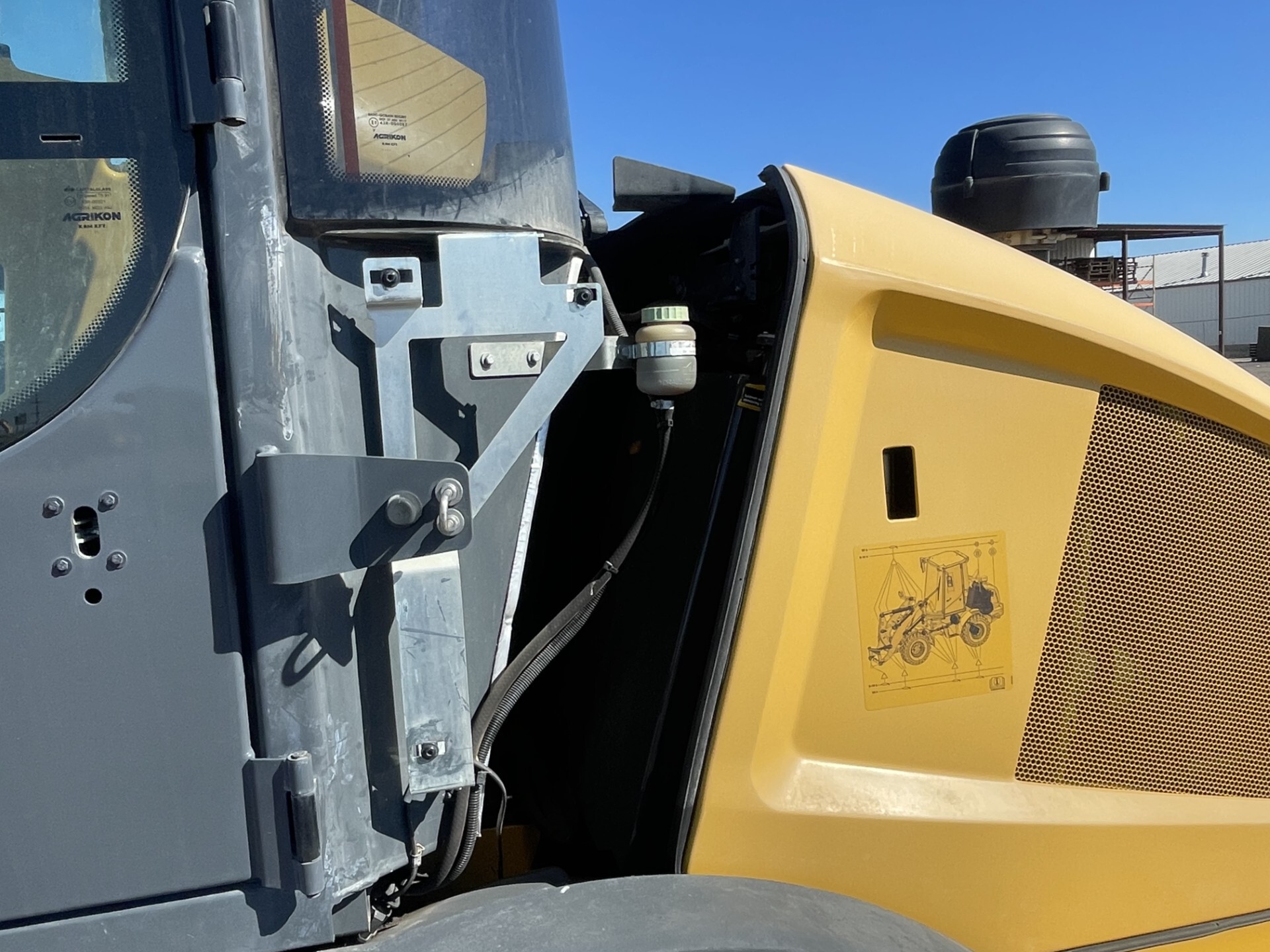 2019 John Deere 324L Image 13