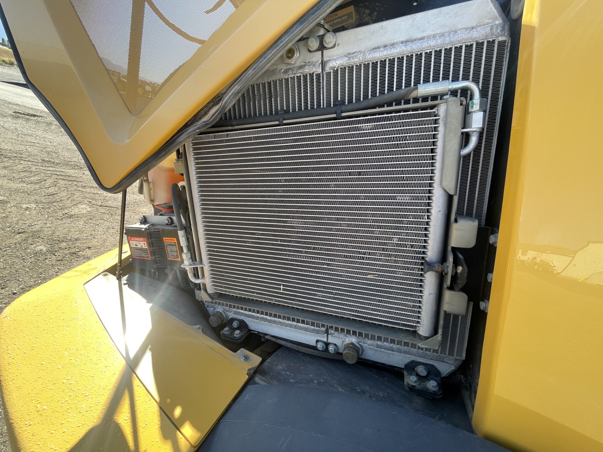 2019 John Deere 324L Image 16