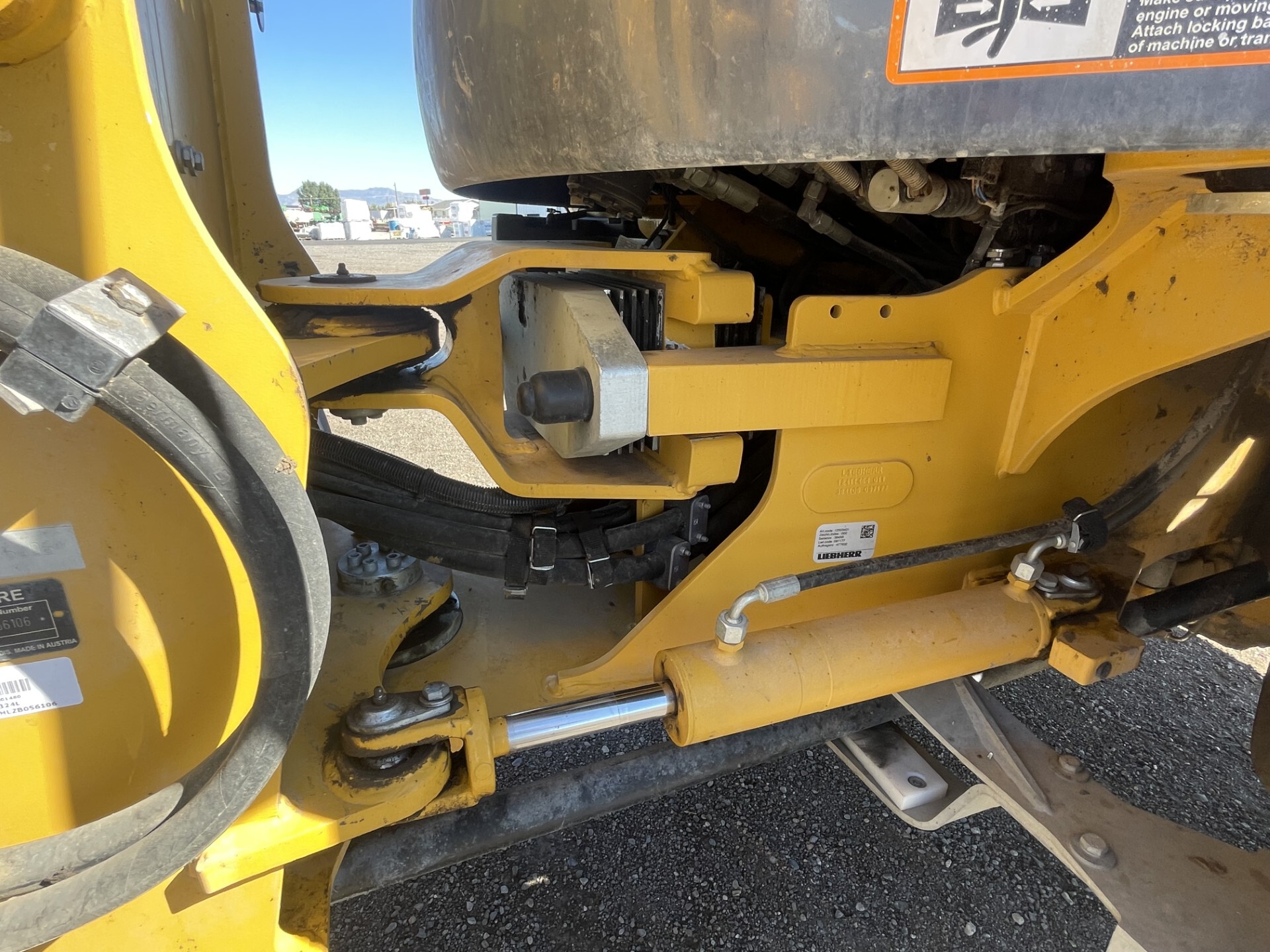 2019 John Deere 324L Image 17