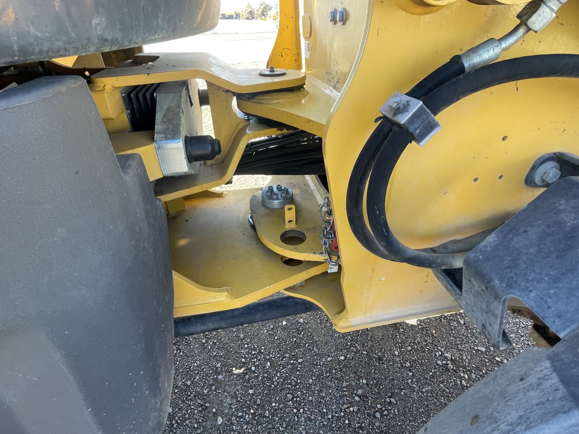 2019 John Deere 324L Image 18