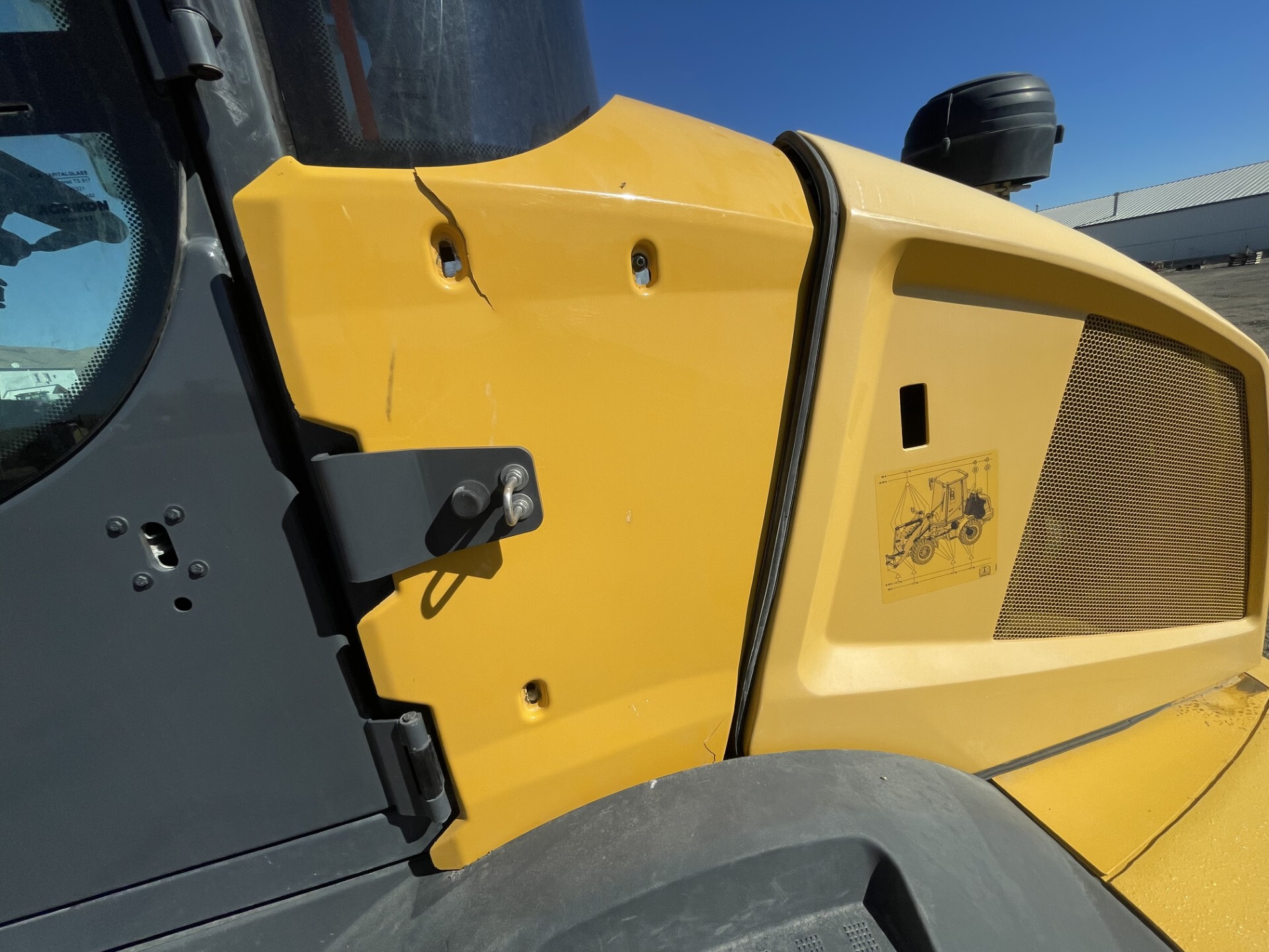 2019 John Deere 324L Image 12