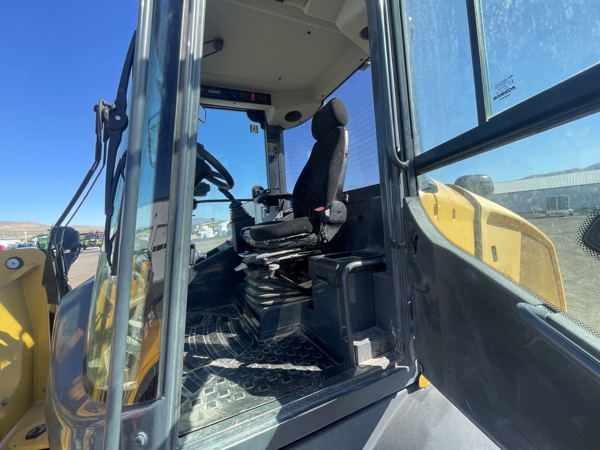 2019 John Deere 324L Image 22