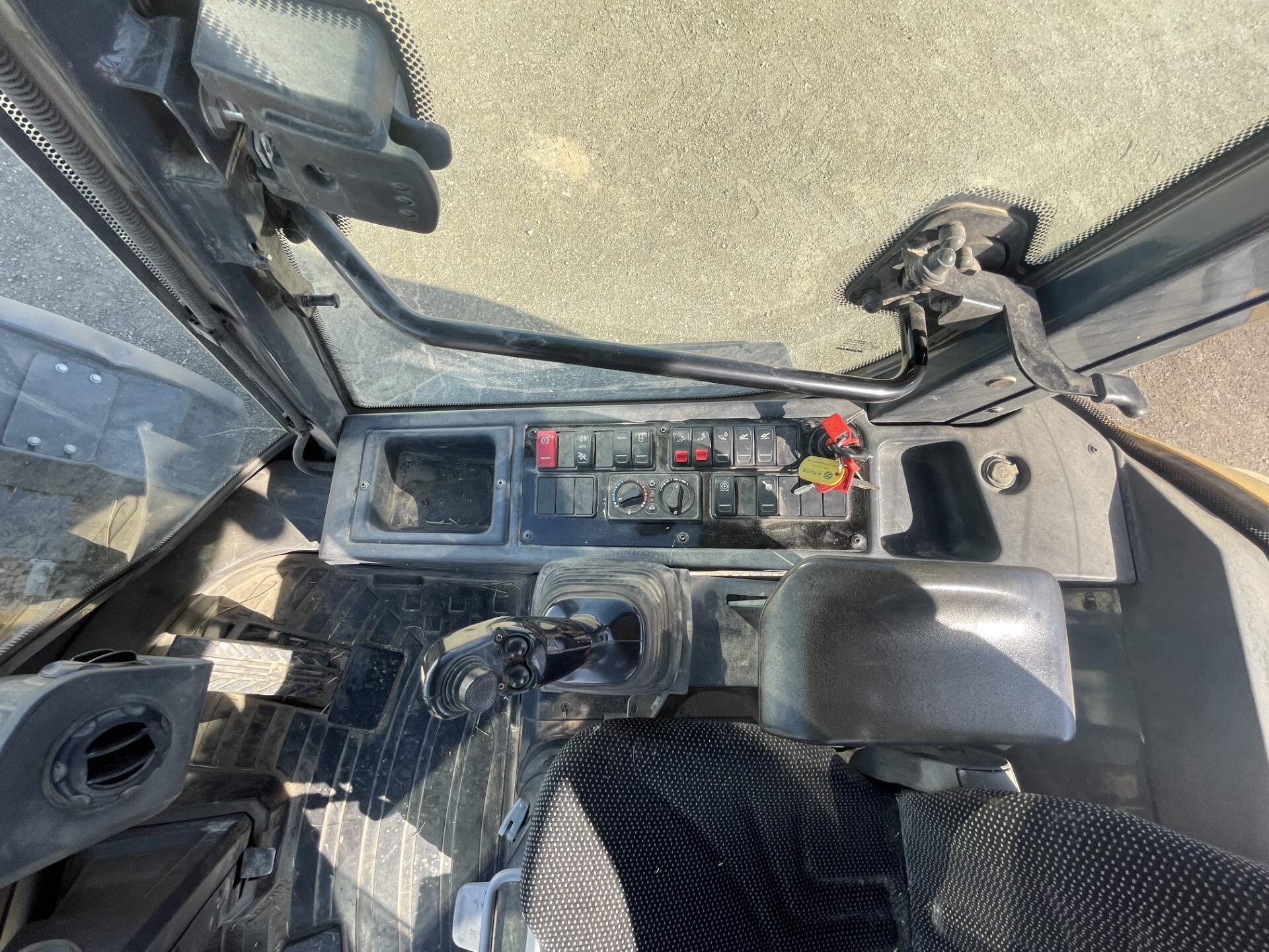 2019 John Deere 324L Image 25