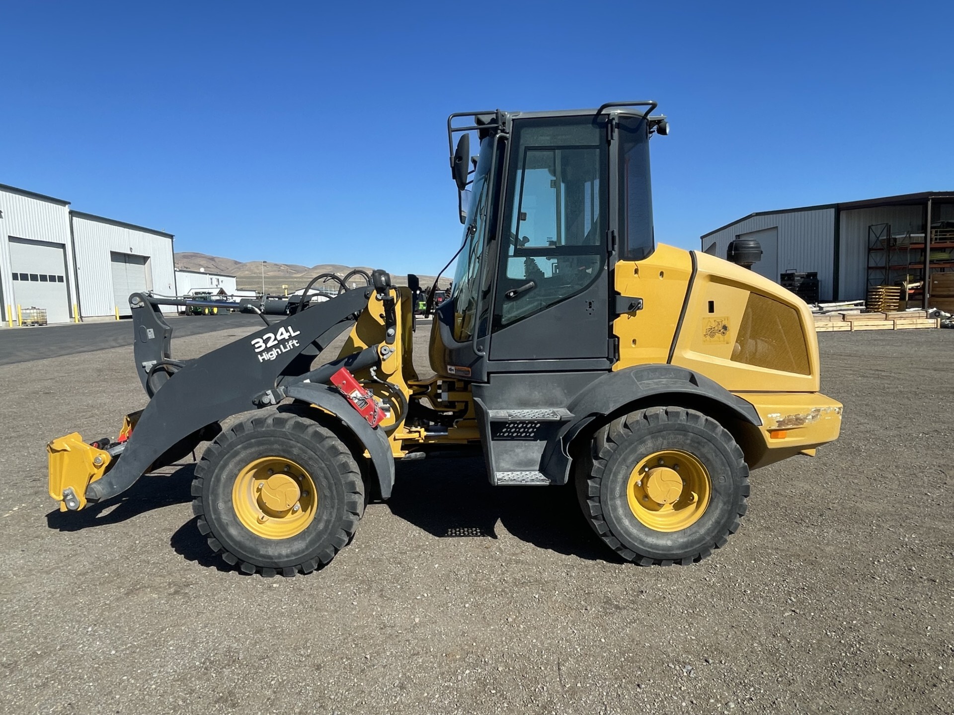 2019 John Deere 324L Image 8