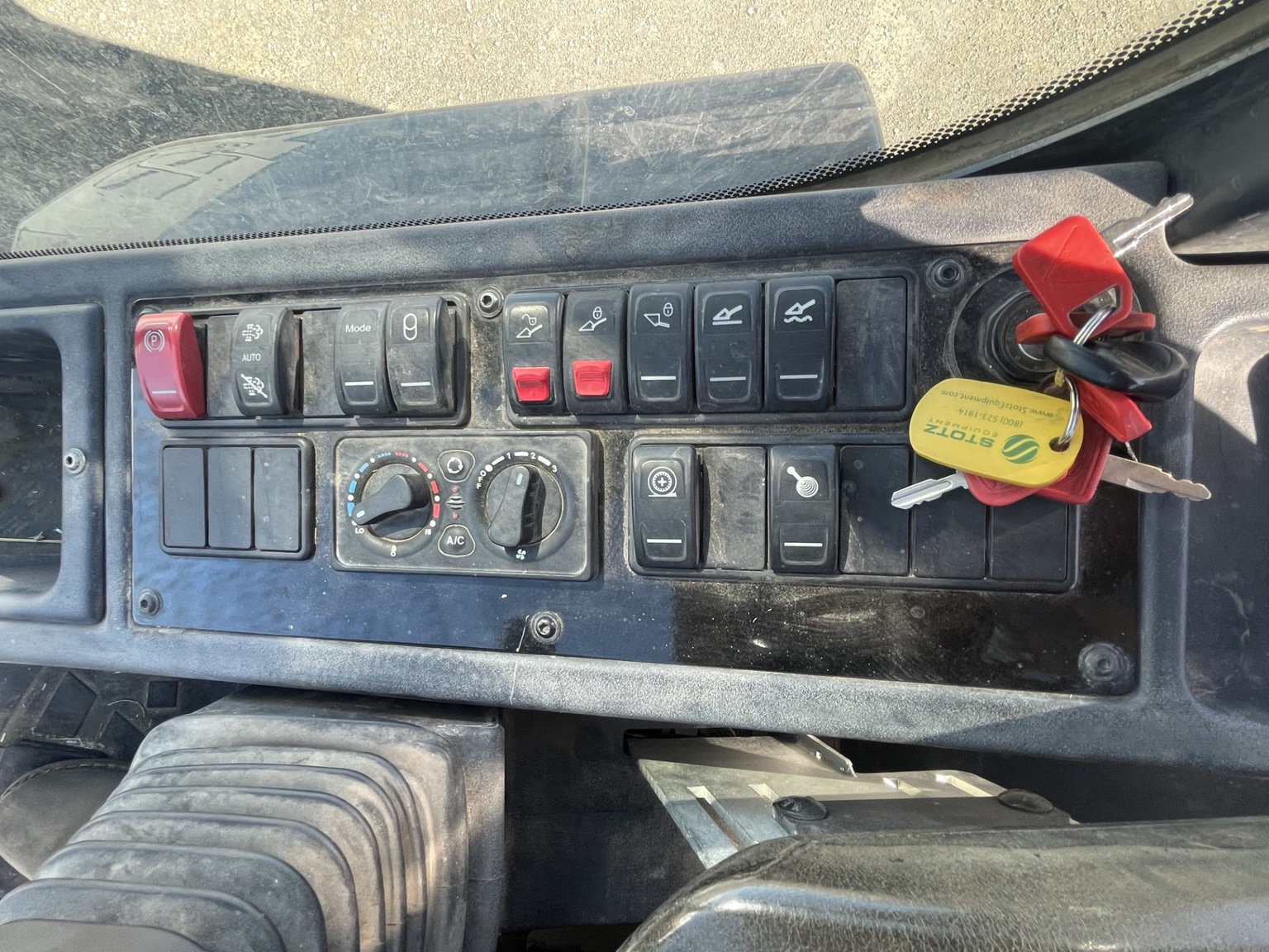 2019 John Deere 324L Image 26