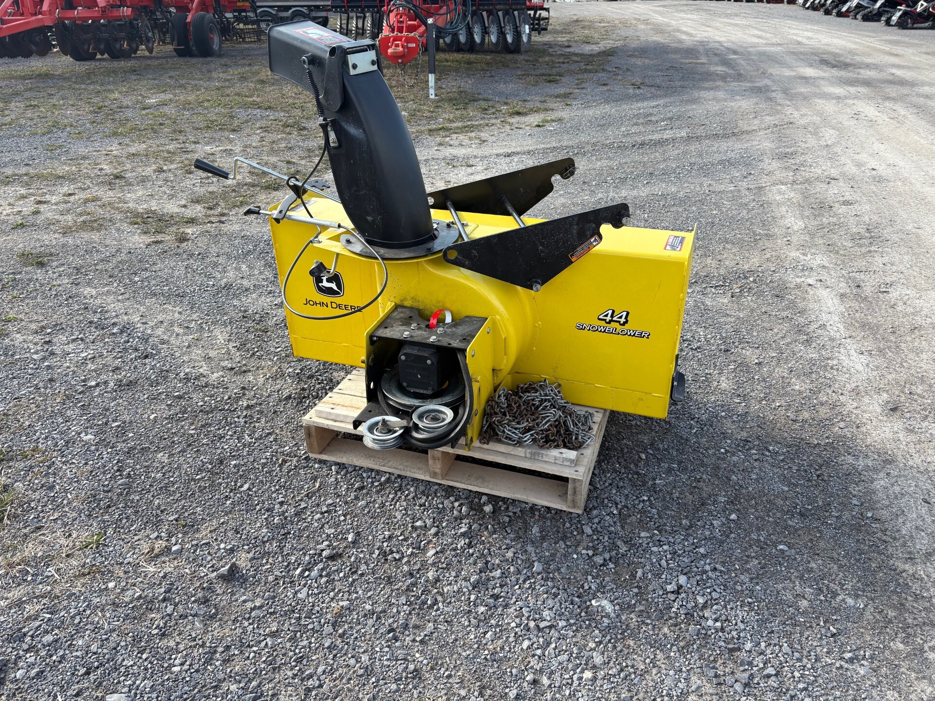 2020 John Deere 44SB Image 2