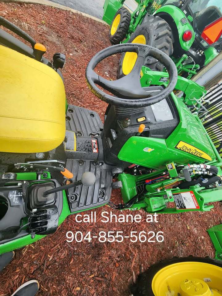 2025 John Deere 1025R Image 4
