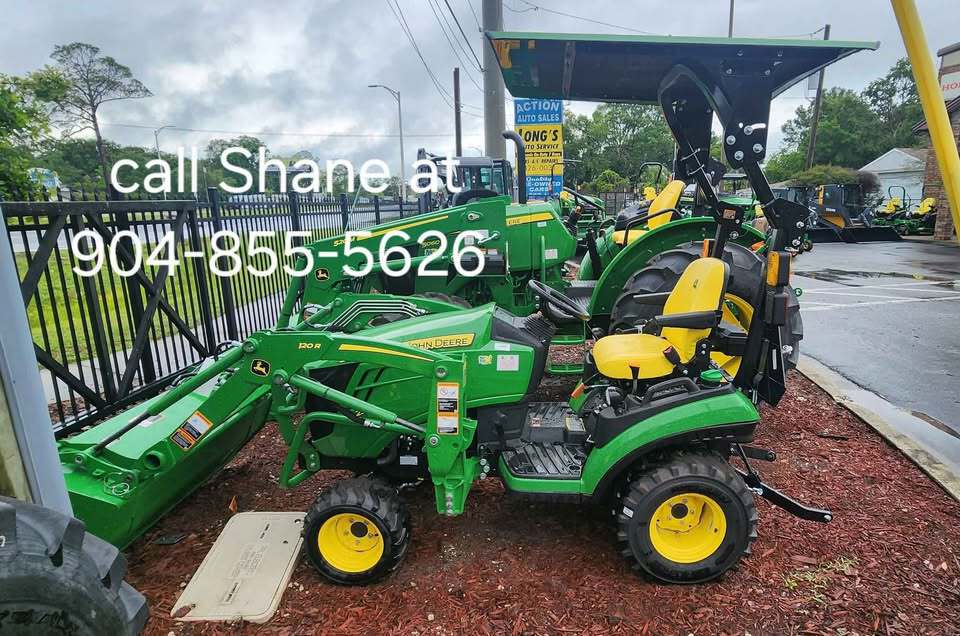 2025 John Deere 1025R Image 7