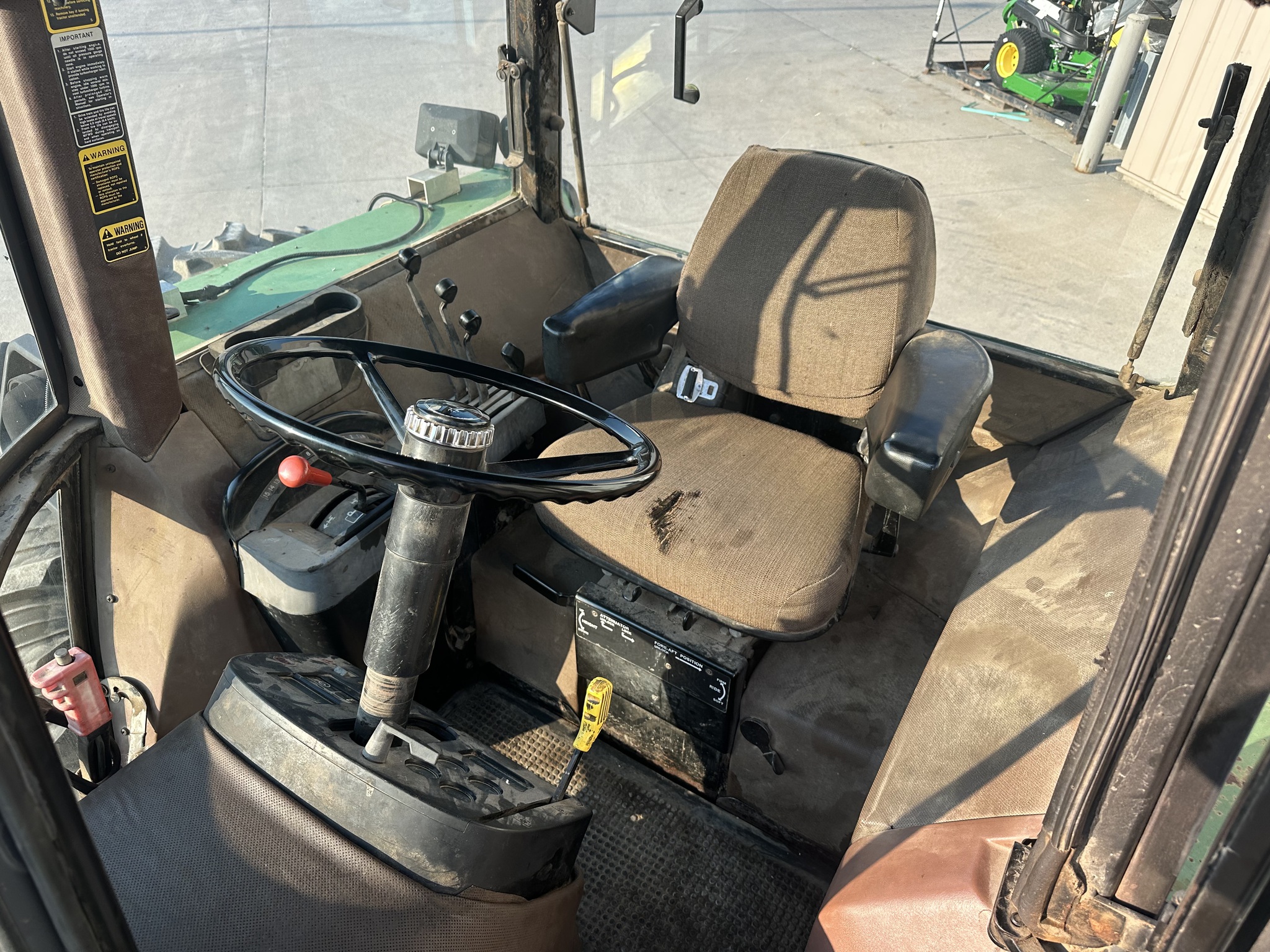 1987 John Deere 4850 Image 17