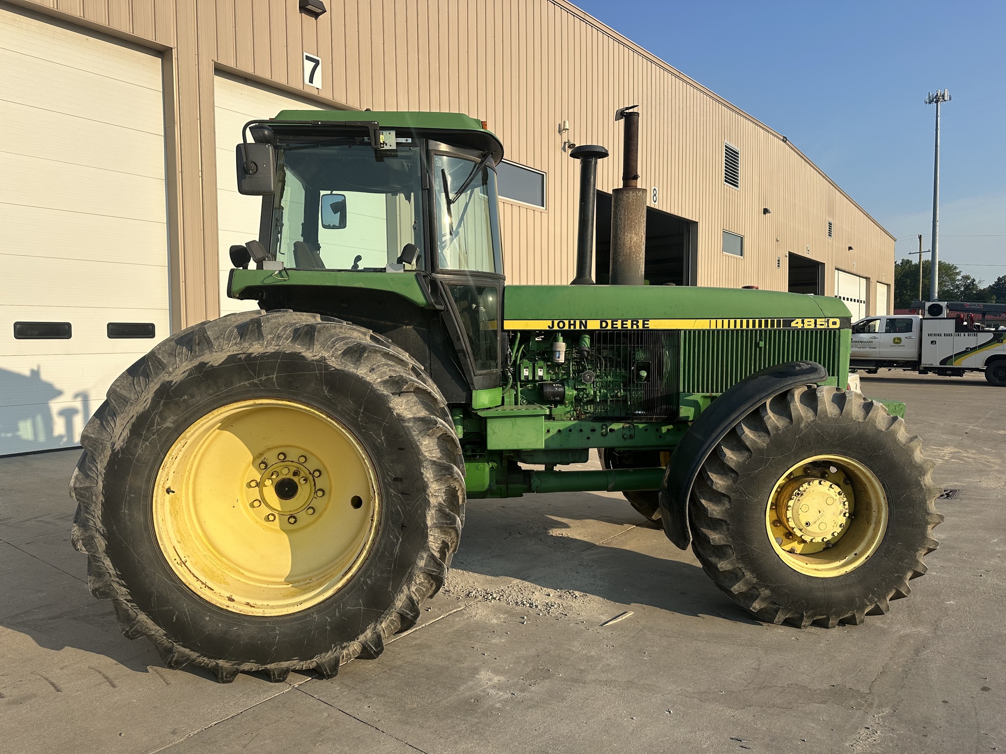 1987 John Deere 4850 Image 12