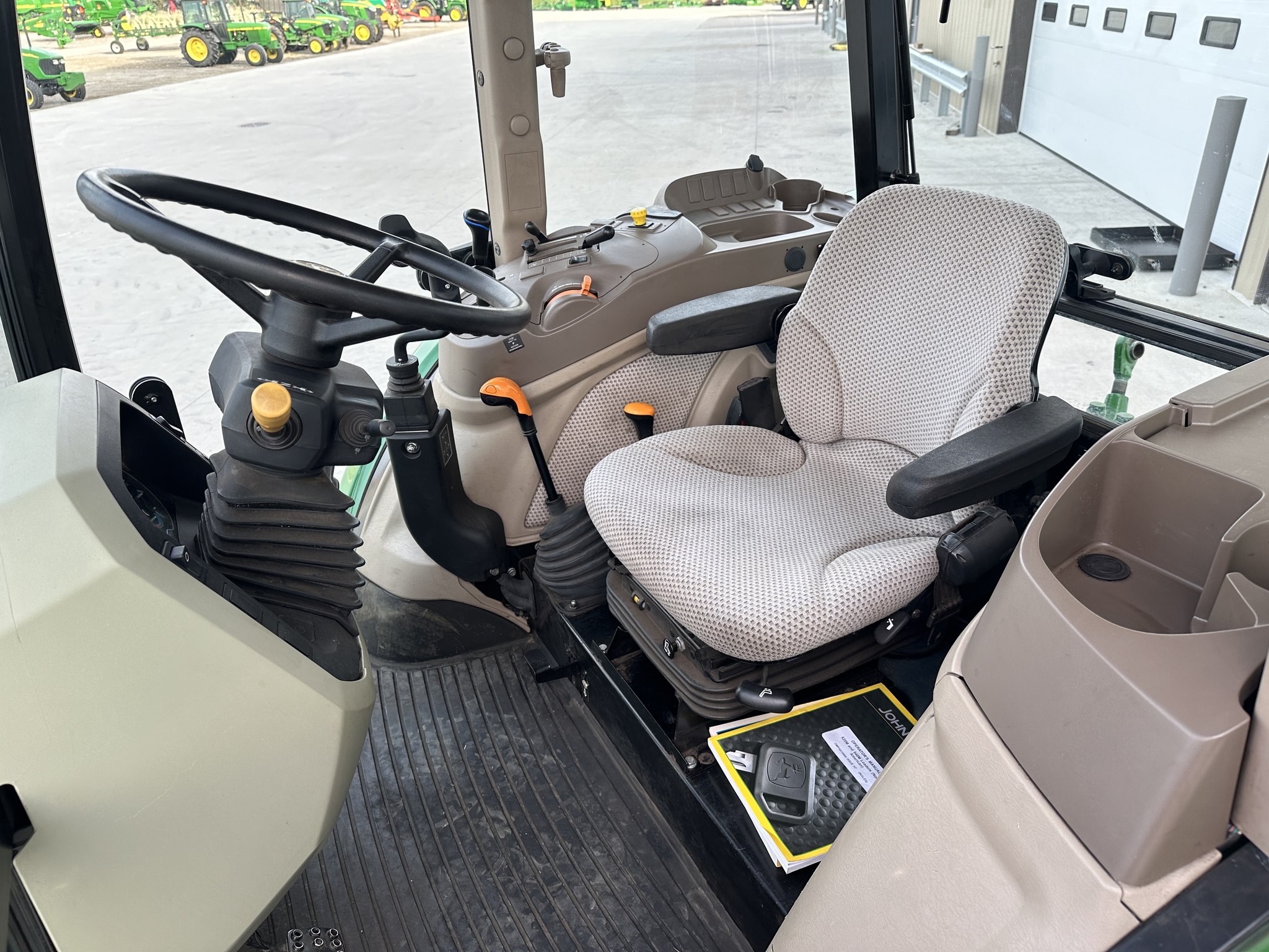 2018 John Deere 5085E Image 9