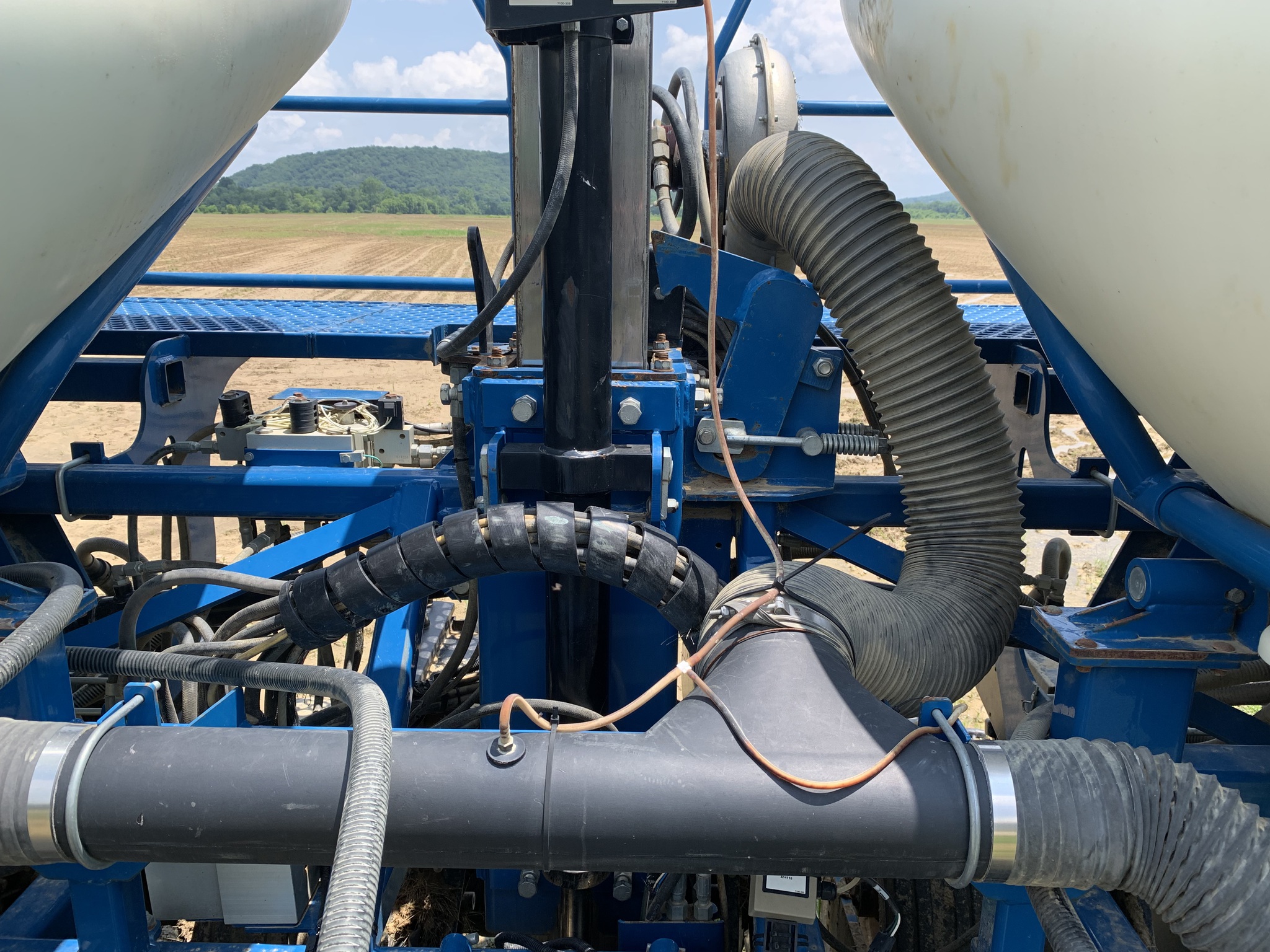 2011 Kinze 3600 Image 18