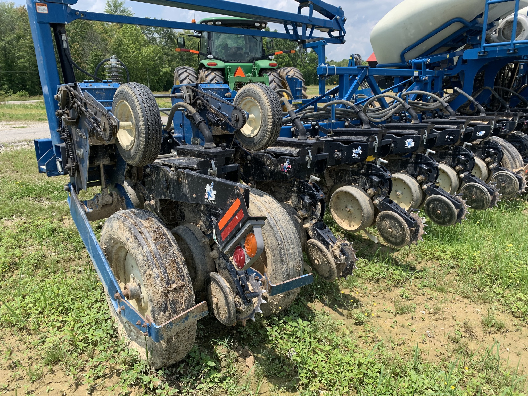 2011 Kinze 3600 Image 11